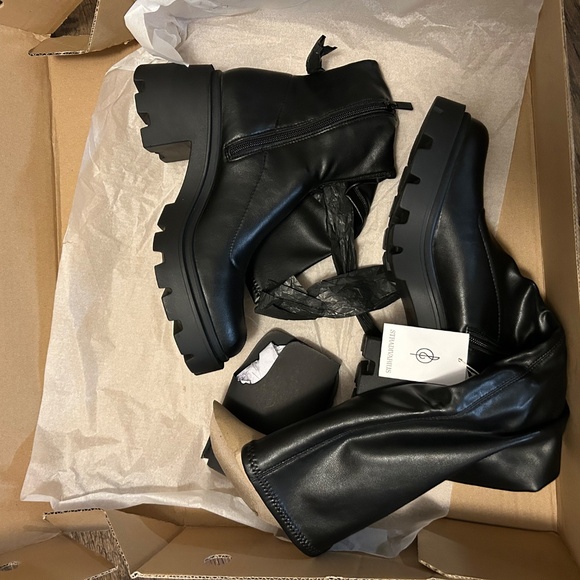 9.5 women’s knee high boot - Picture 2 of 3